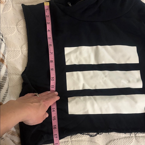 Rare Adidas Berlin Black Sleeveless Hoodie with White Stripes and zipper hood.XS - Picture 10 of 10